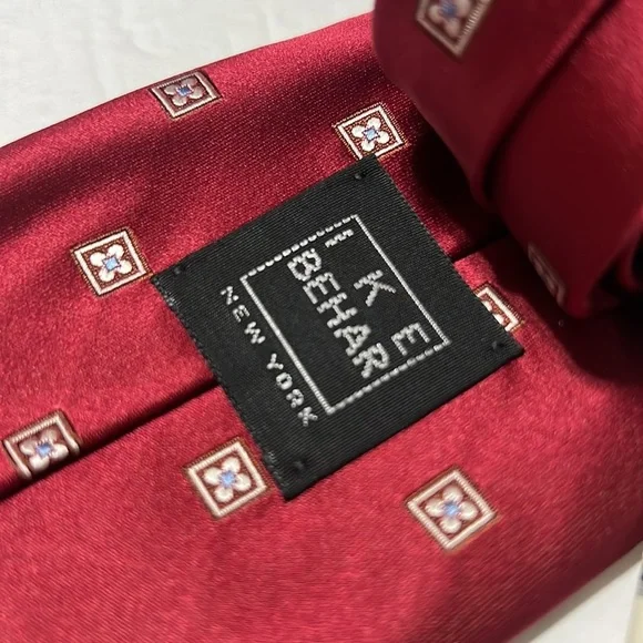 70. IKE BEHAR New York Geometric Maroom & Silver Silk Tie NWT